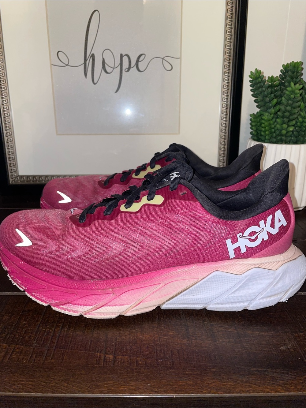 Hoka Arahi 6 Pink Athletic Running Shoes Sneakers Size 8B Festival Fuchsia - Picture 6 of 16